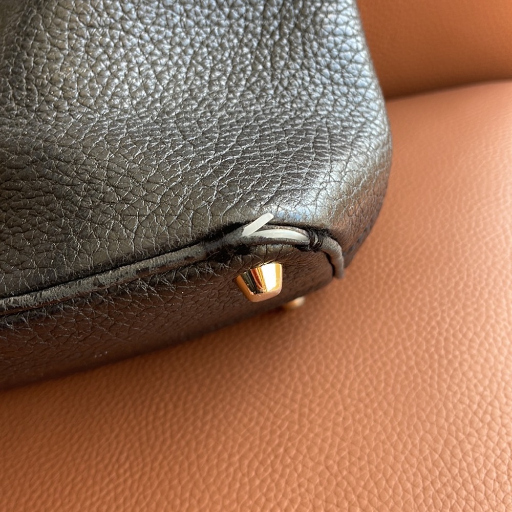 Burberry leather should bag - Picture 9 of 12